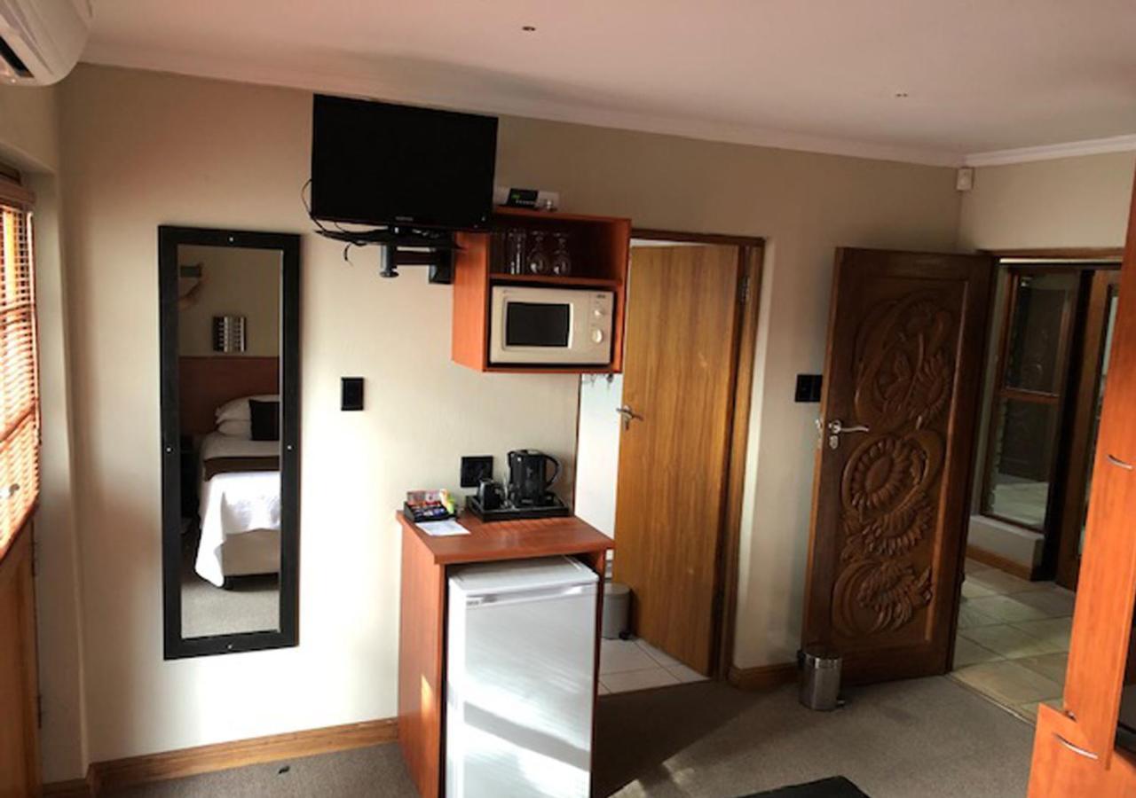 A La Martha'S Air-Port Guest House Порт Елизабет Екстериор снимка