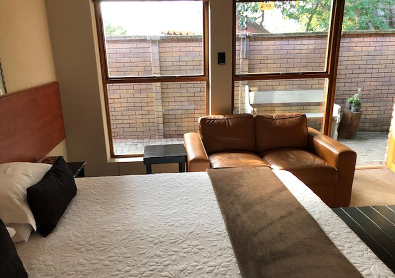 A La Martha'S Air-Port Guest House Порт Елизабет Екстериор снимка