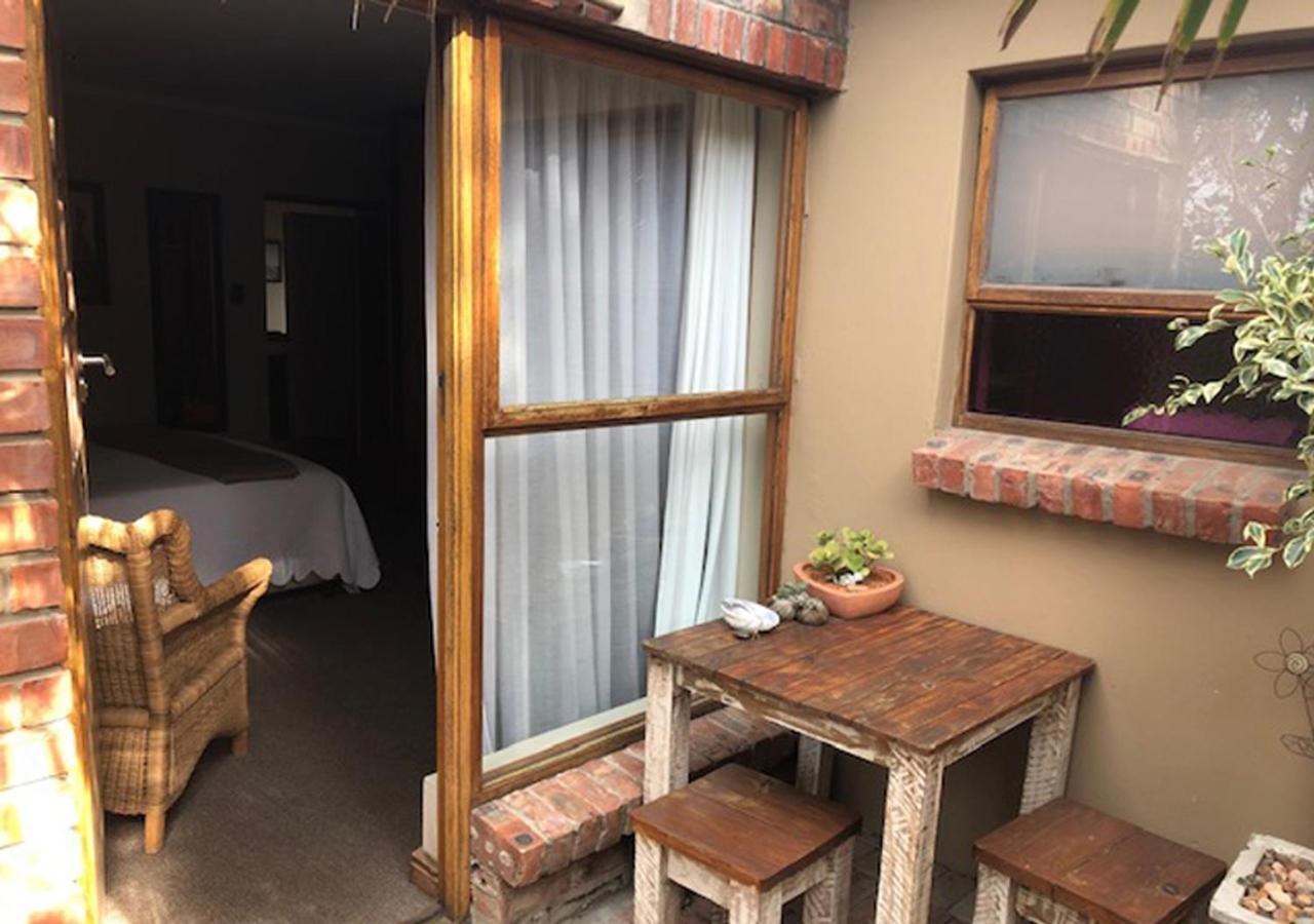 A La Martha'S Air-Port Guest House Порт Елизабет Екстериор снимка