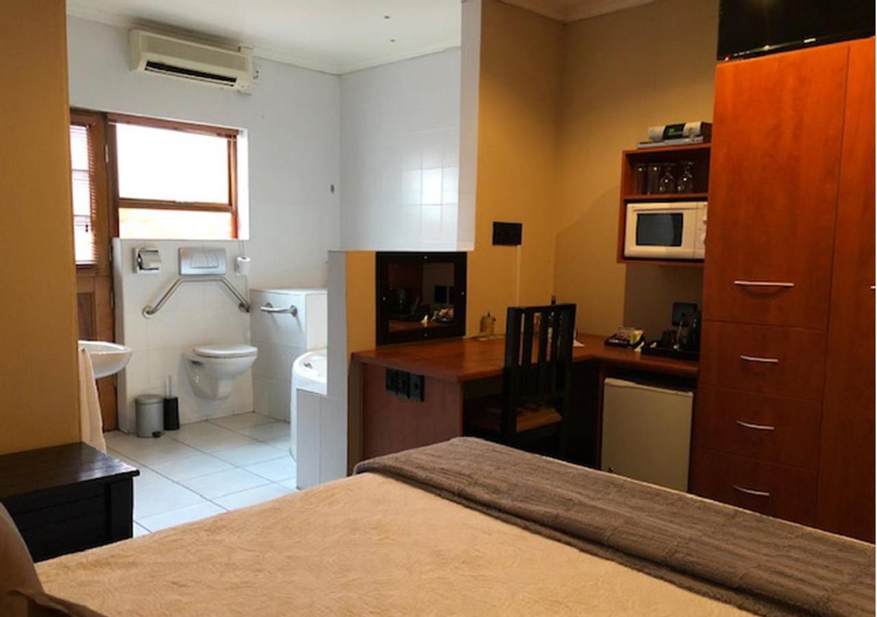 A La Martha'S Air-Port Guest House Порт Елизабет Екстериор снимка